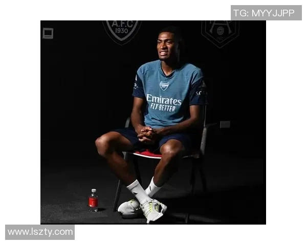 足球明星意外受伤导致瘫痪视频曝光引发球迷热议与心痛